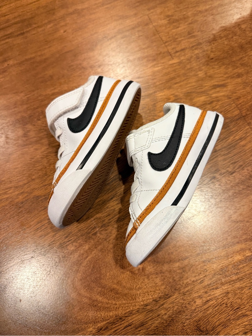 Nike White Kids Sneakers with Black Swoosh and Brown Accent - Picture 6 of 9